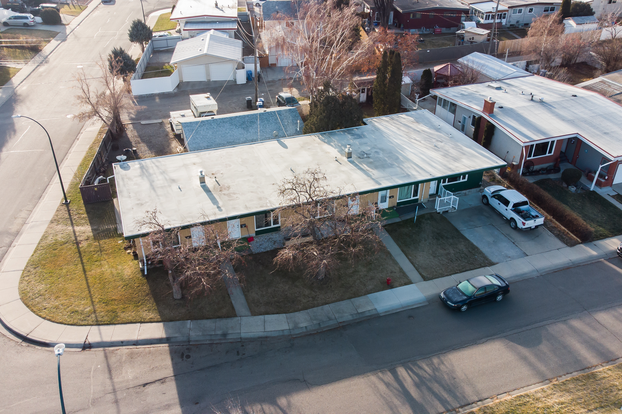 Leth 5 Plex- 2718 20 Ave DJI_0001